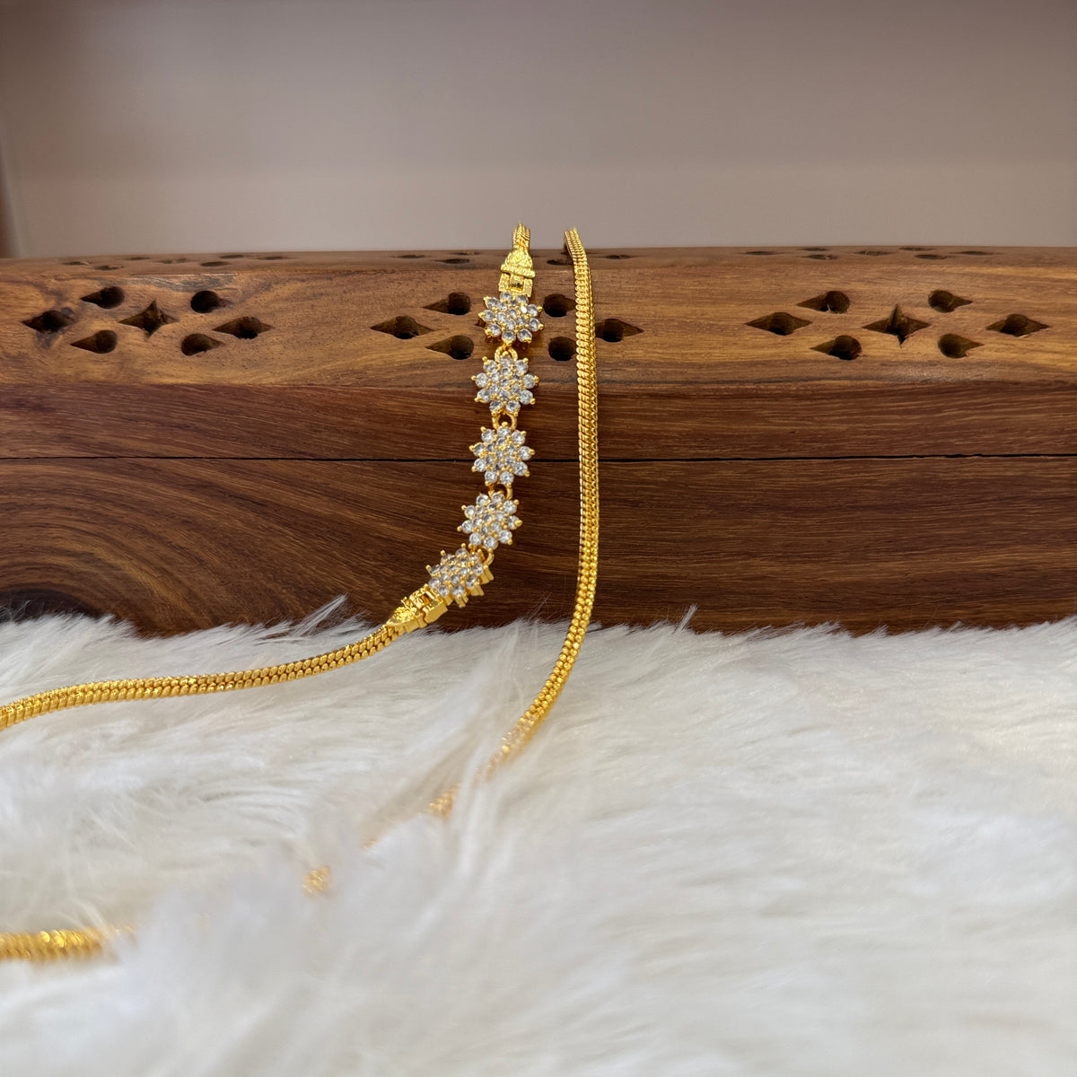 Gold Mugappu Chain Stone