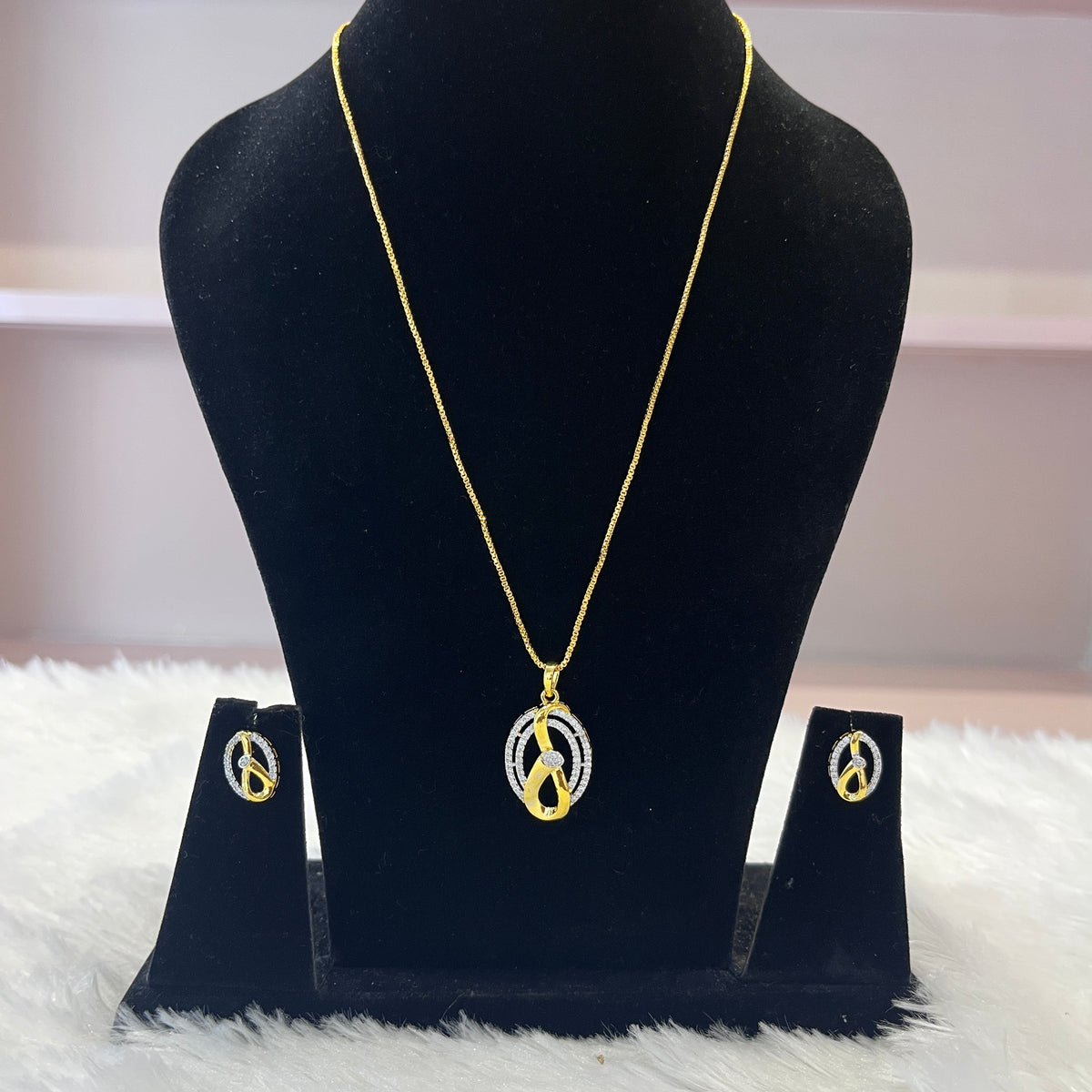 Diamond Pendant Set