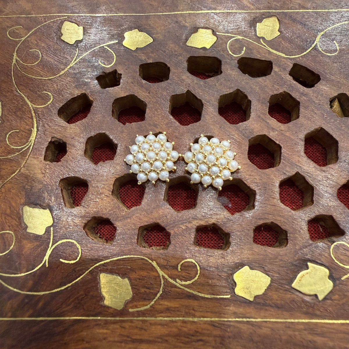 Gold Stud - STG0087