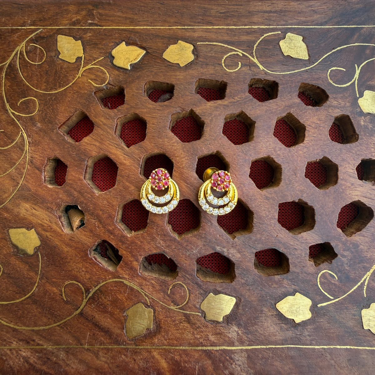 Gold Stud - STG00139