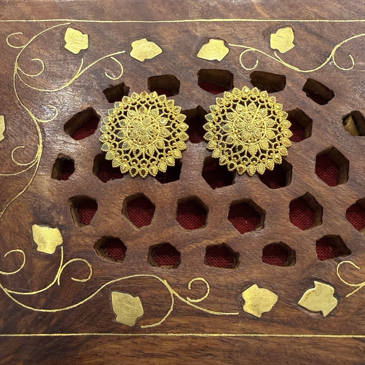 Gold Stud - STG0061