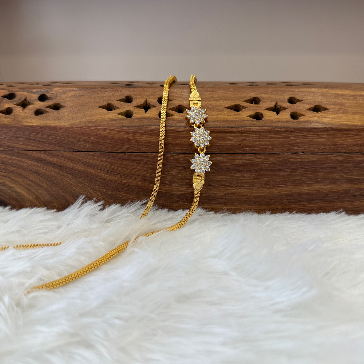 Gold Mugappu Chain Stone