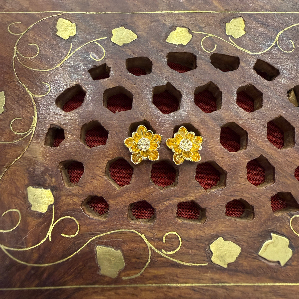 Gold Stud - STG0053