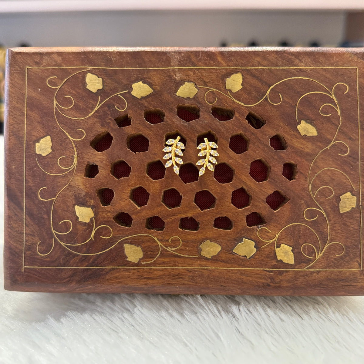 Gold Stud - STG00326