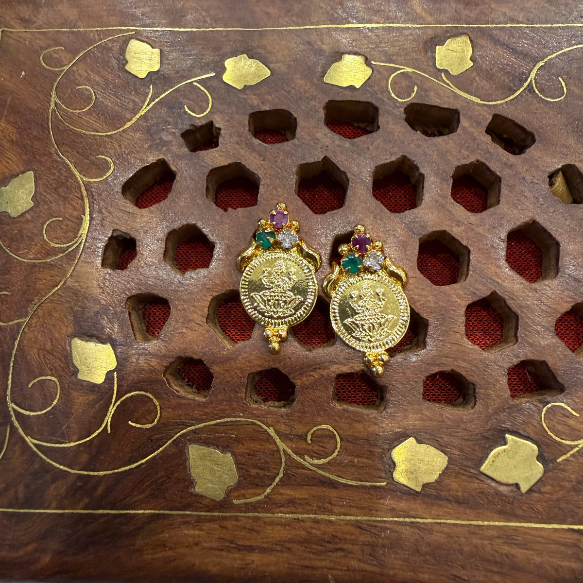 Gold Stud - STG0099