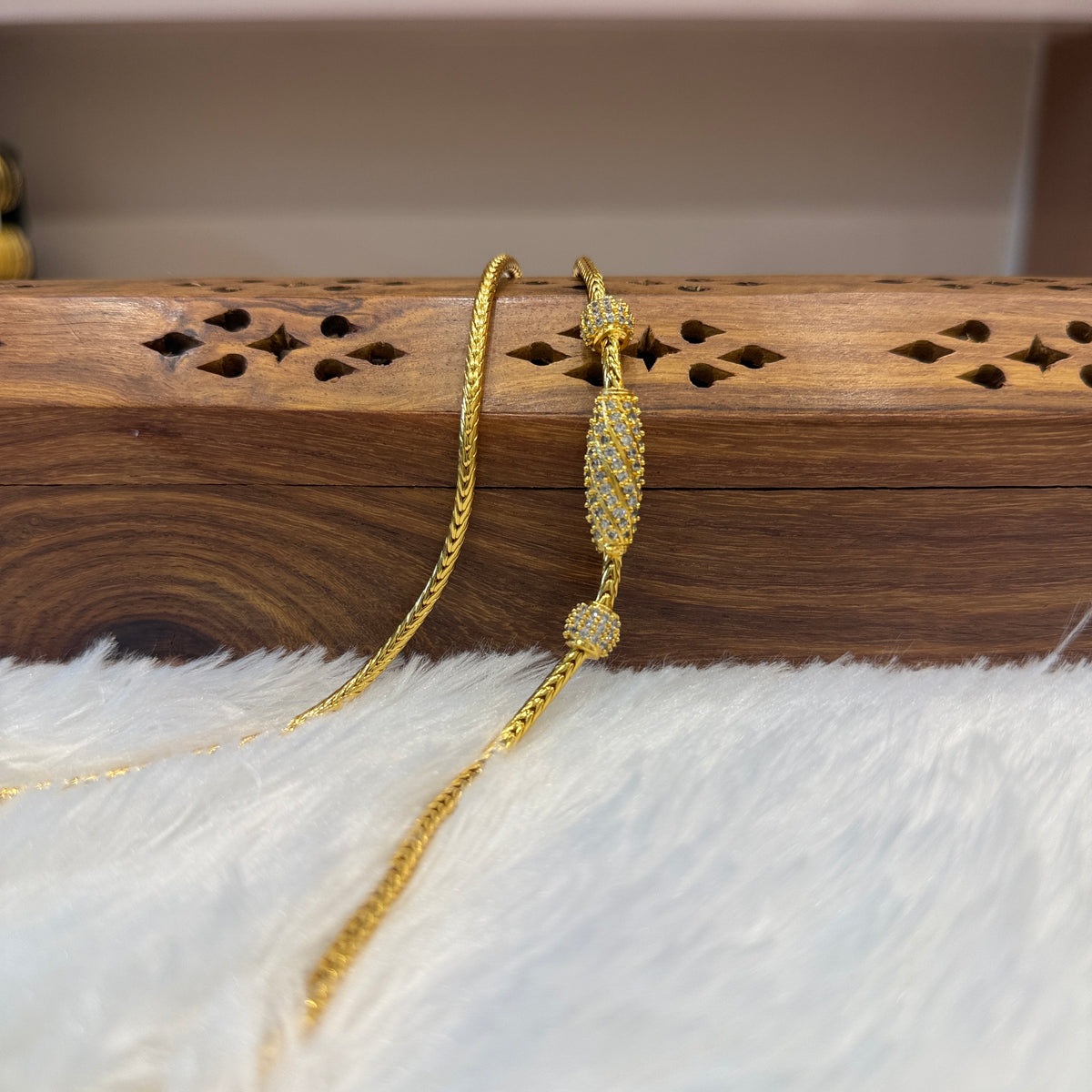 Gold Mugappu Kodi Stone