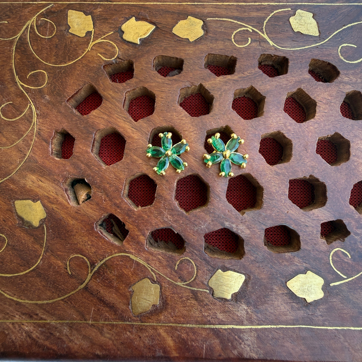 Gold Stud - STG00136