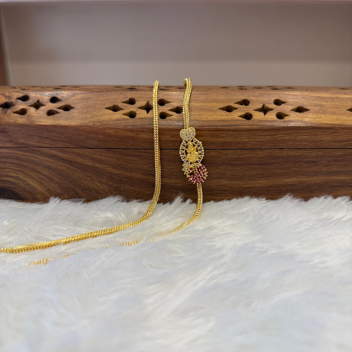 Gold Mugappu Chain Stone