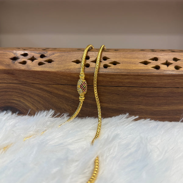 Gold Mugappu Kodi Stone