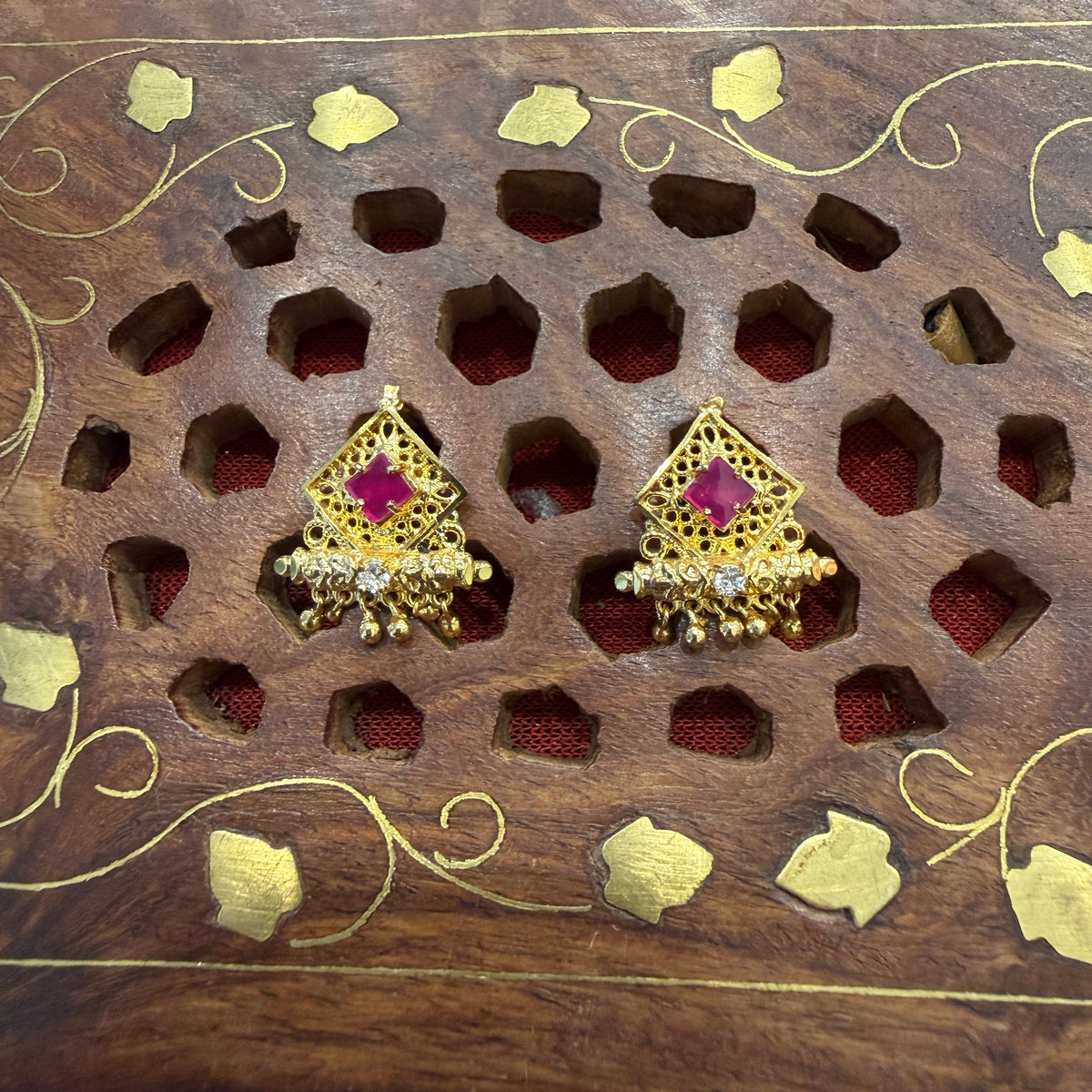 Gold Stud - STG0066
