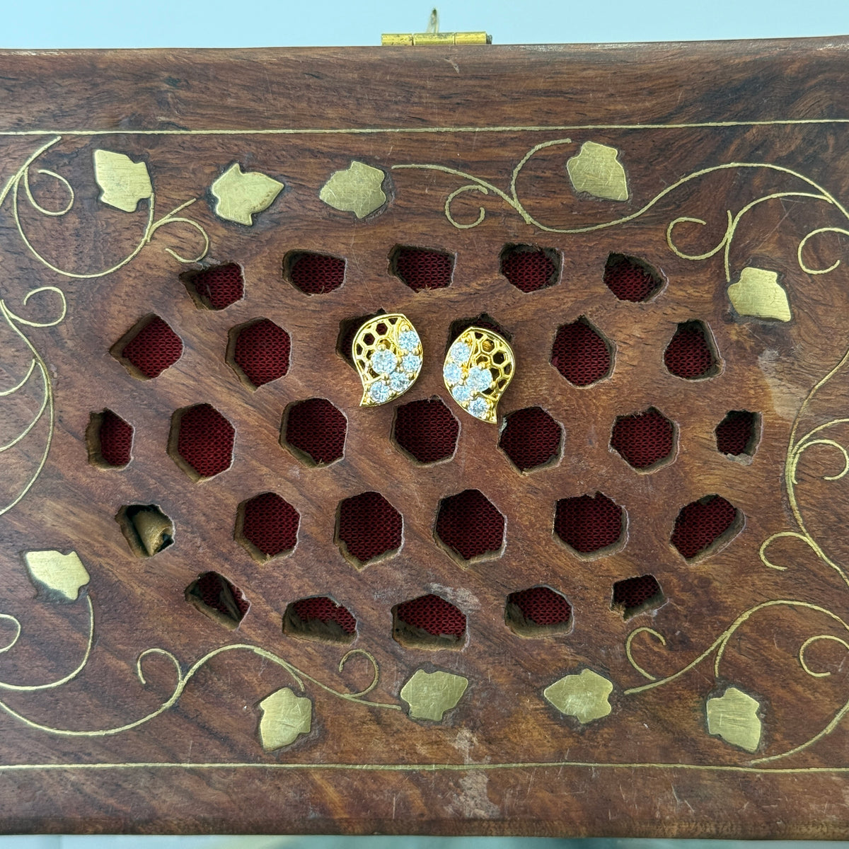 Gold Stud - STG0002
