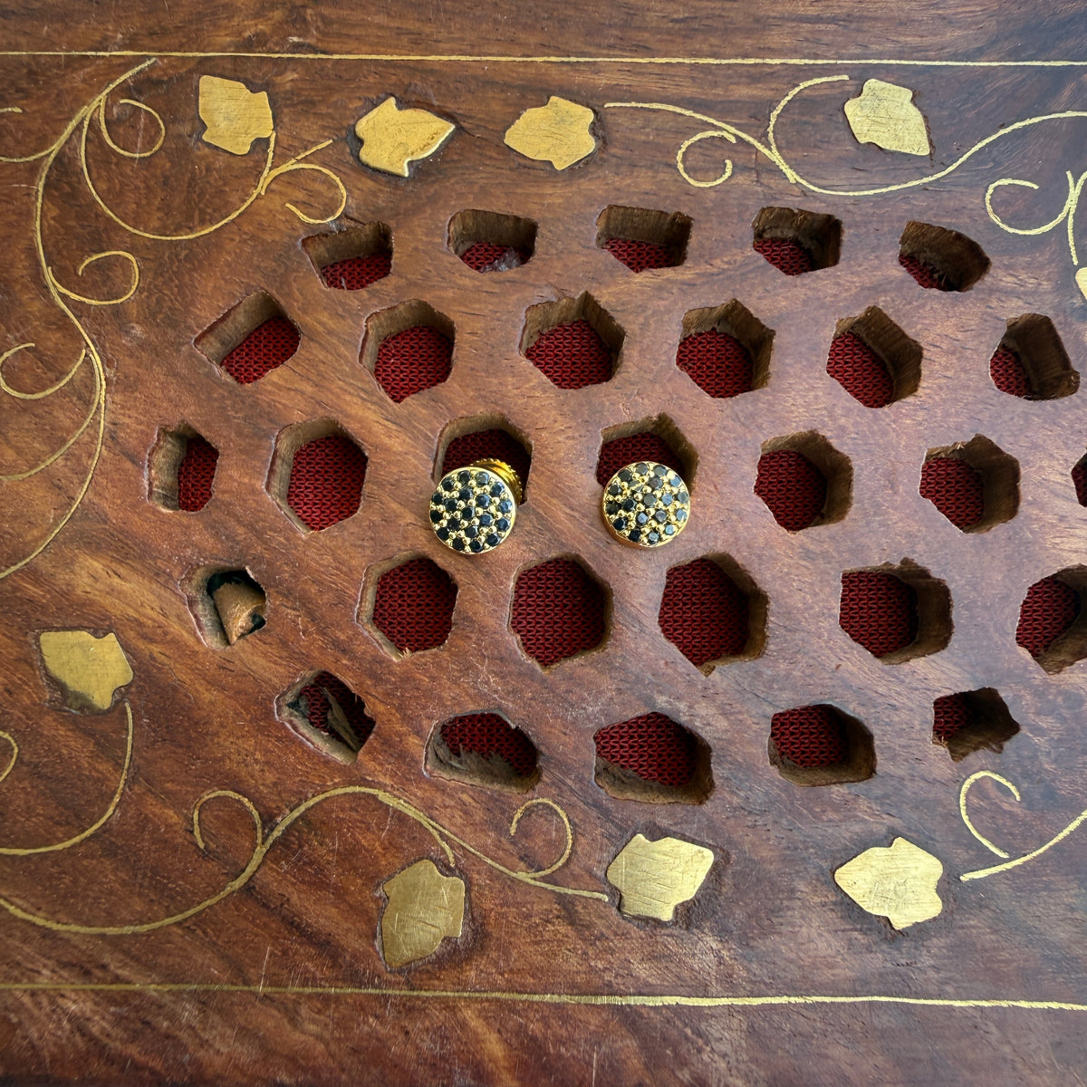 Gold Stud - STG00154