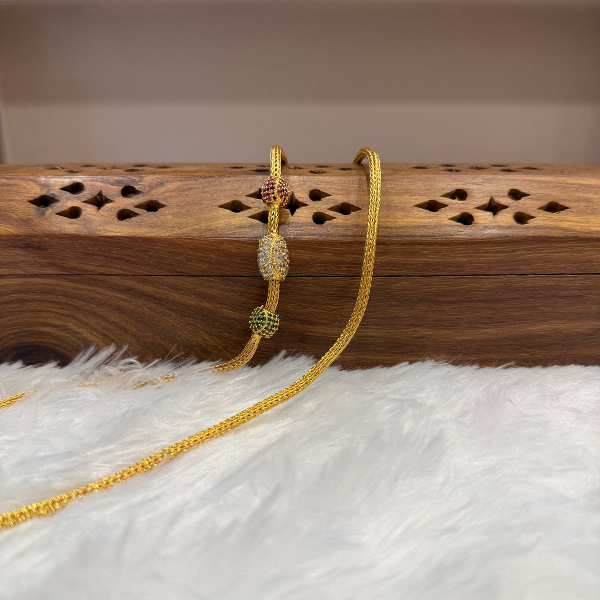 Gold Mugappu Kodi Stone