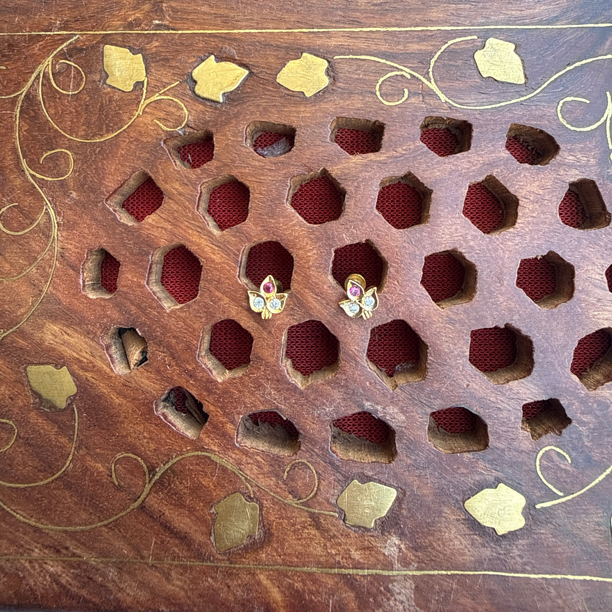Gold Stud - STG00180