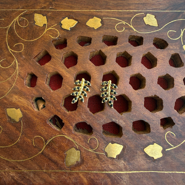 Gold Stud - STG00135