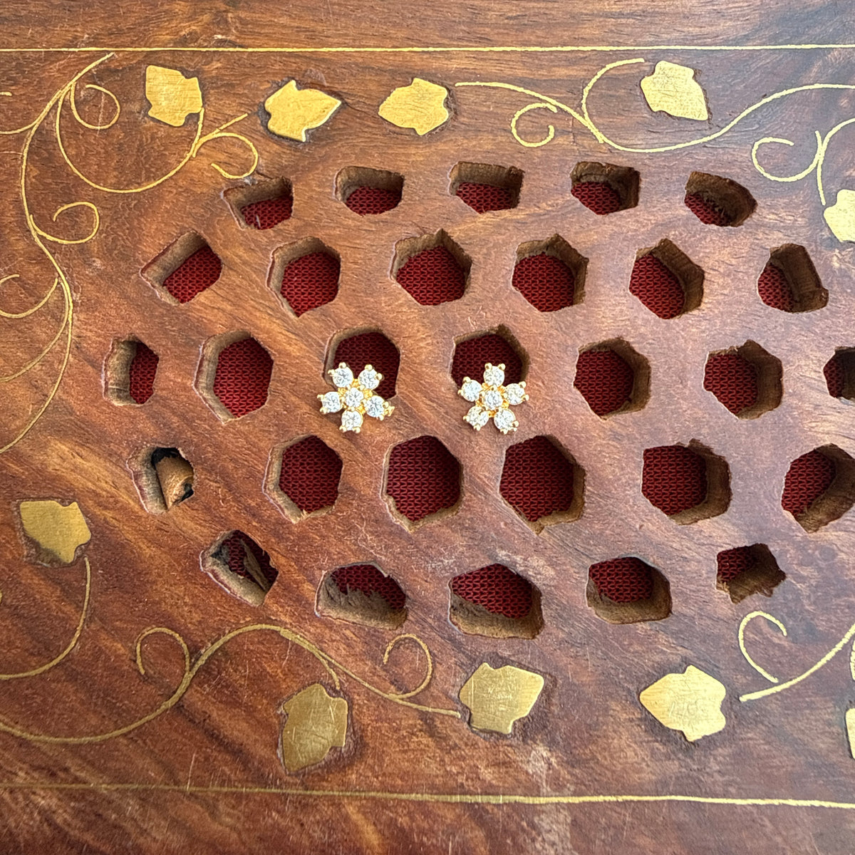 Gold Stud - STG00193