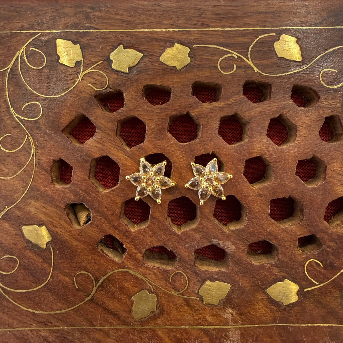 Gold Stud - STG0024