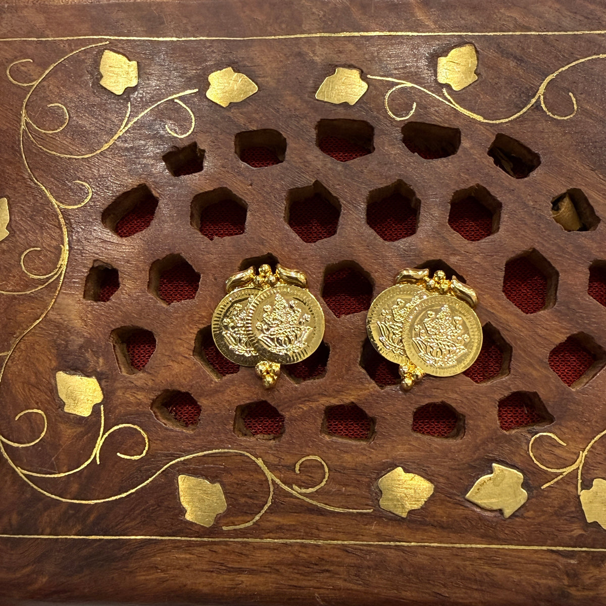 Gold Stud - STG0098