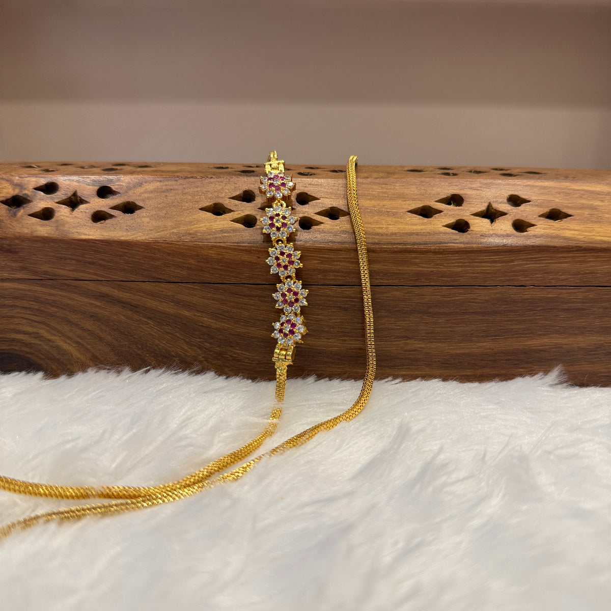 Gold Mugappu Chain Stone