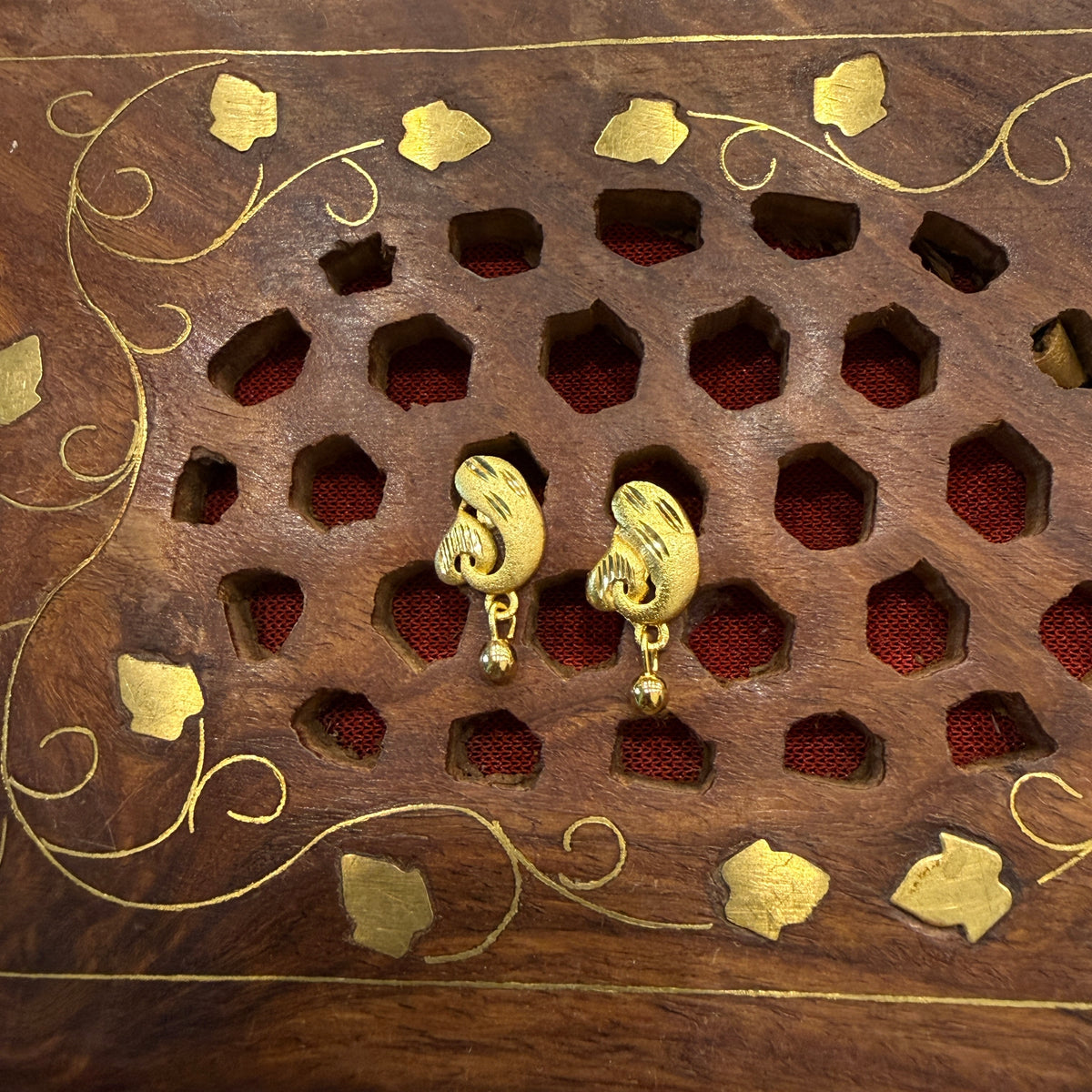 Gold Stud - STG00112