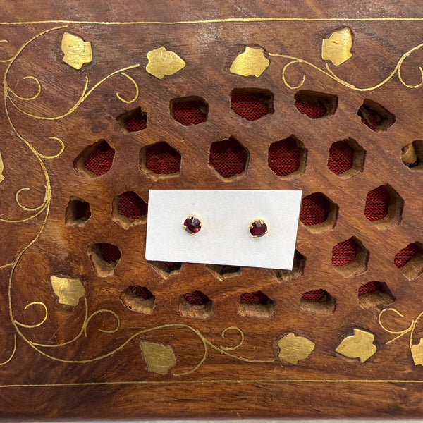 Gold Stud - STG00244