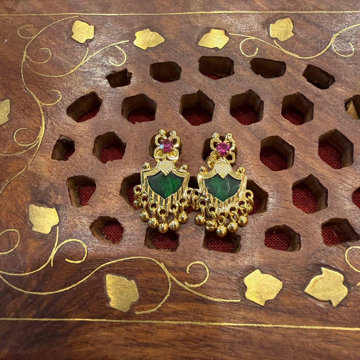 Gold Stud - STG0095