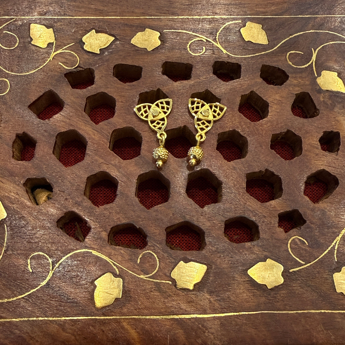 Gold Stud - STG0048