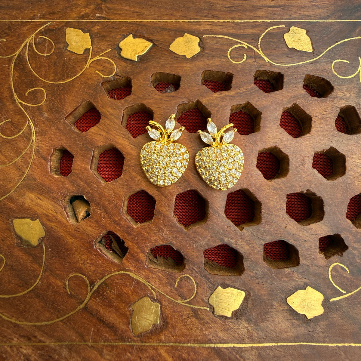 Gold Stud - STG00160
