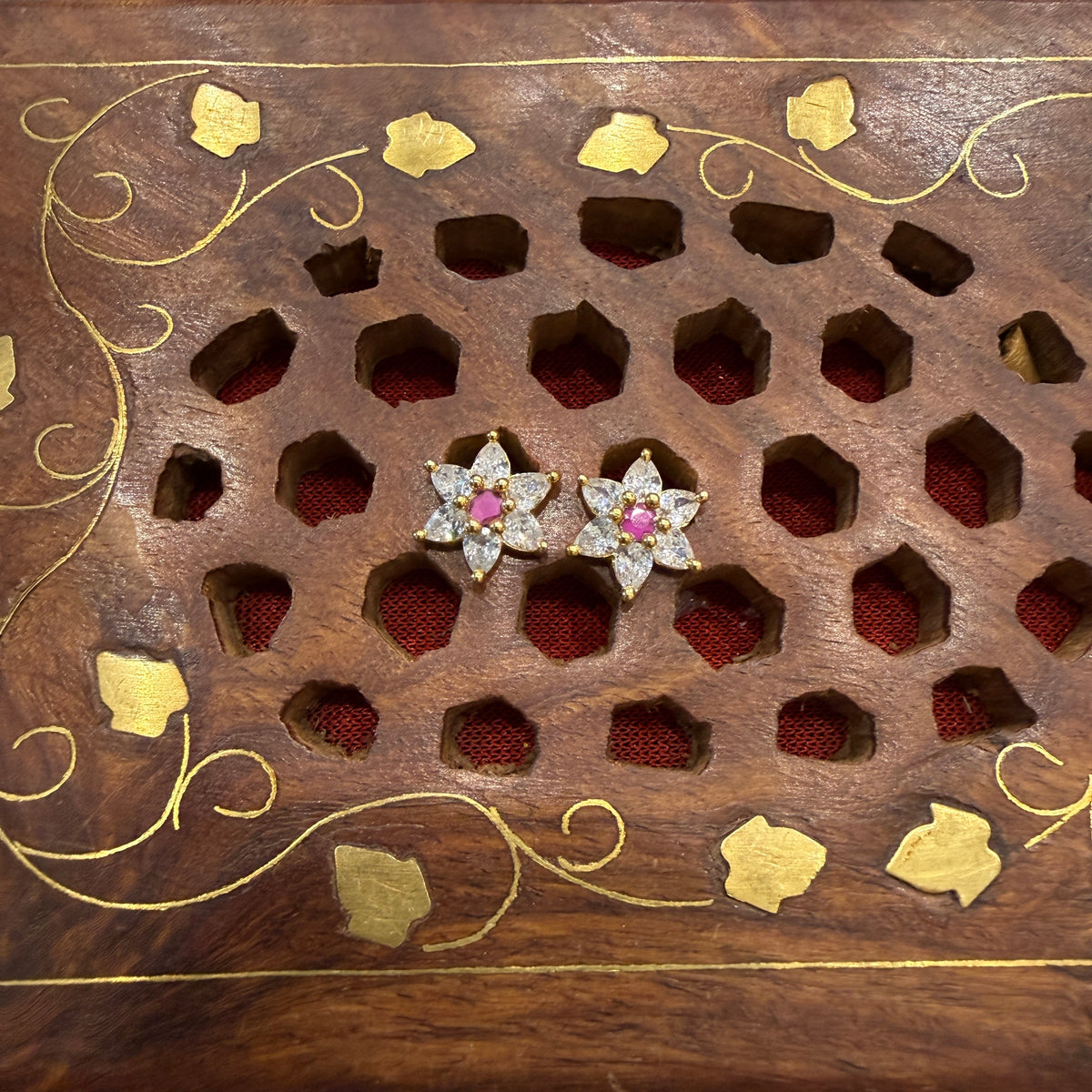 Gold Stud - STG00114