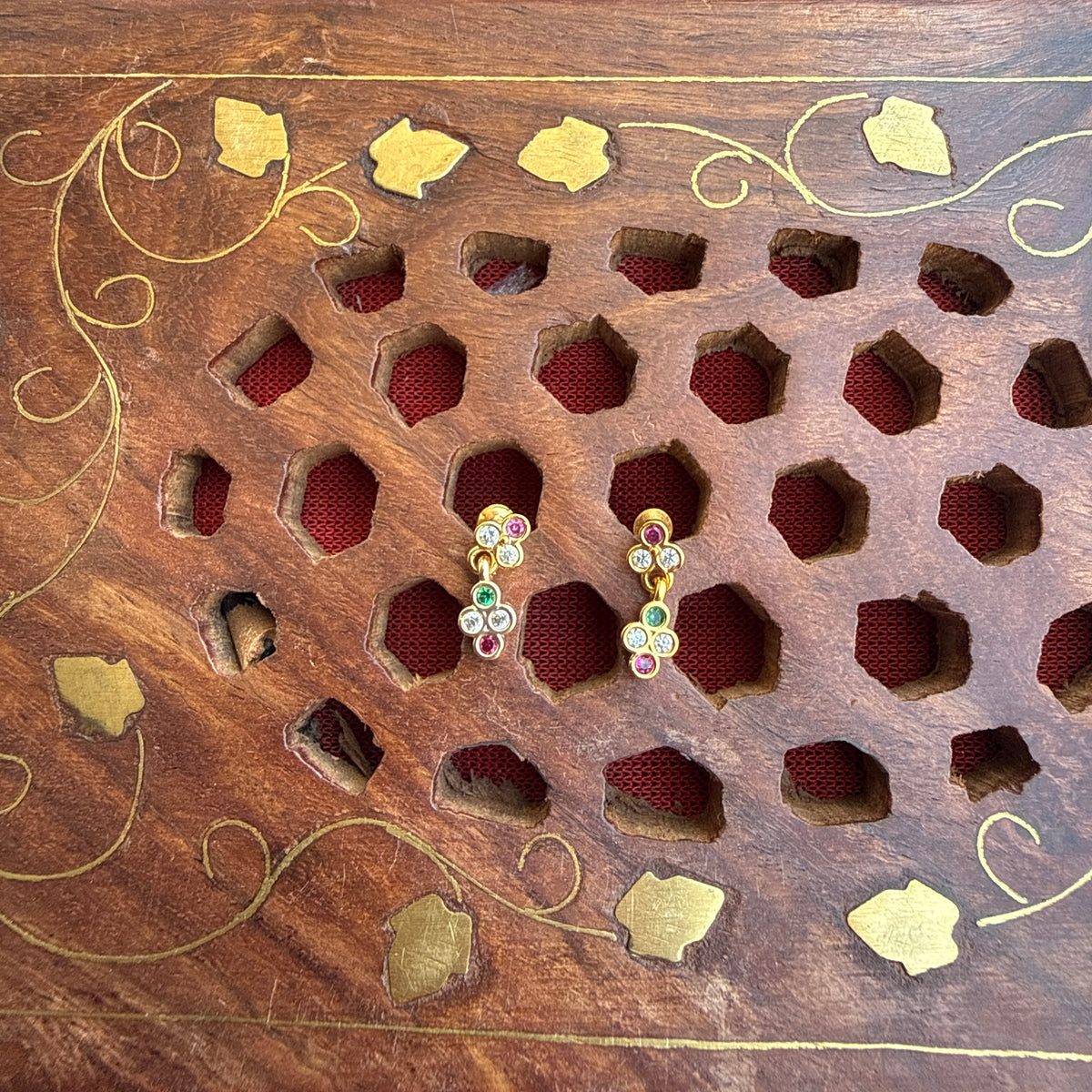 Gold Stud - STG00183