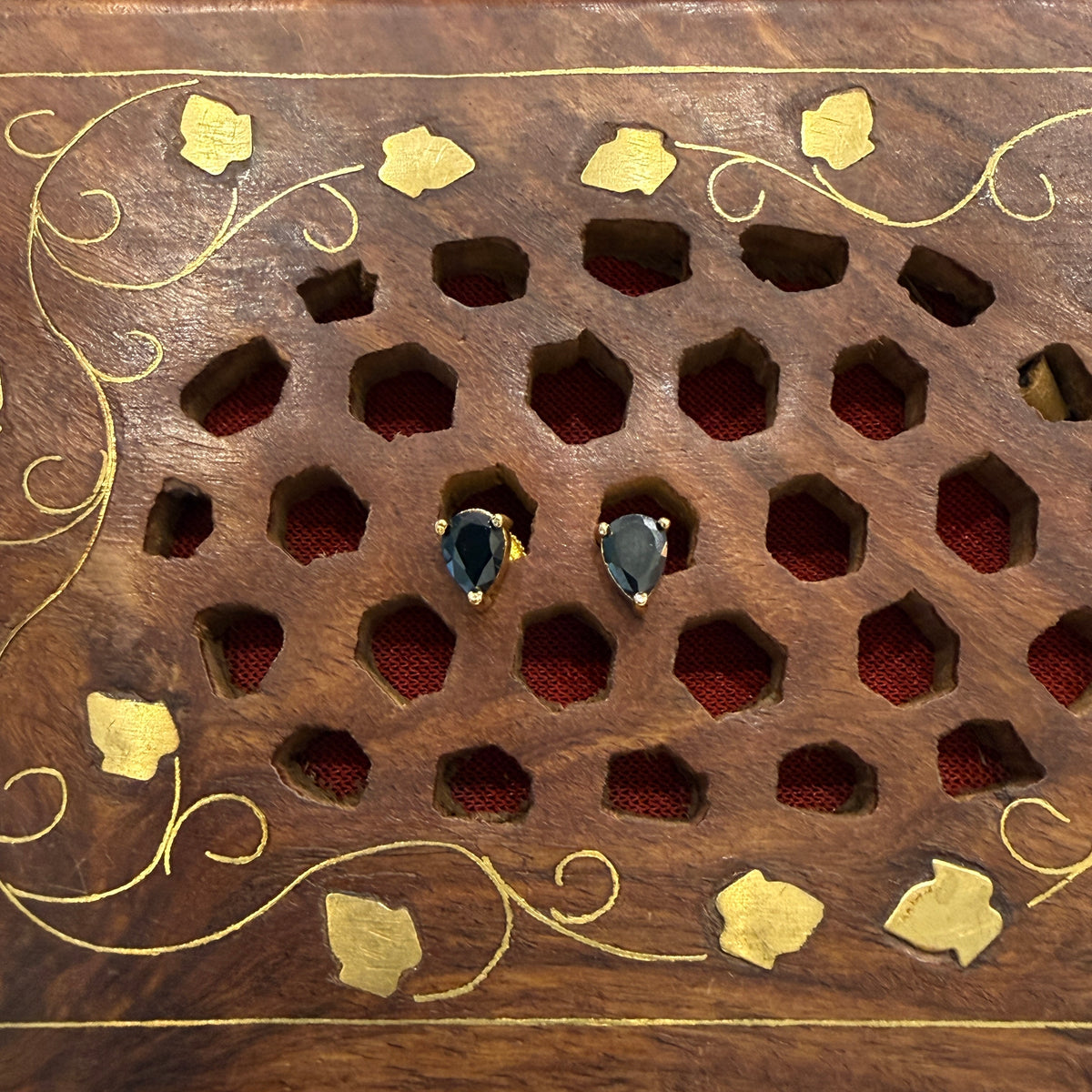 Gold Stud - STG0059