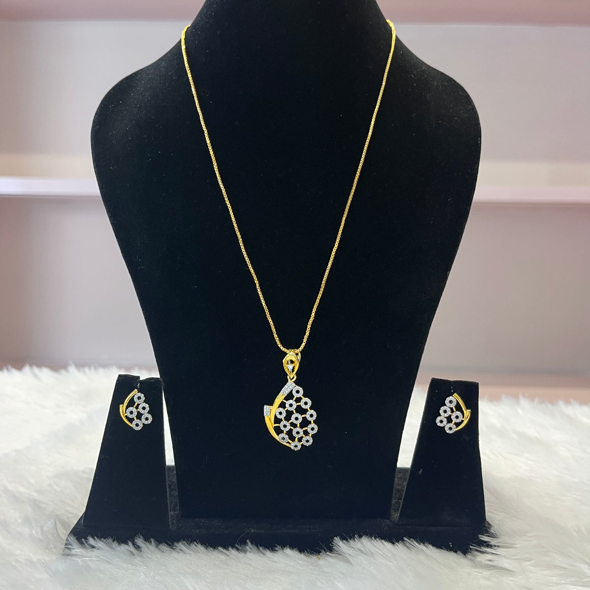Diamond Pendant Set