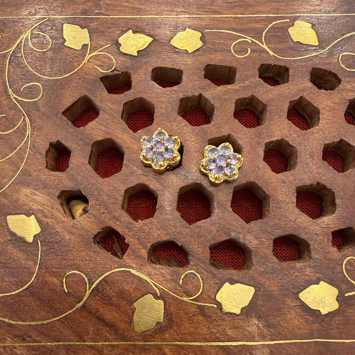 Gold Stud - STG0031