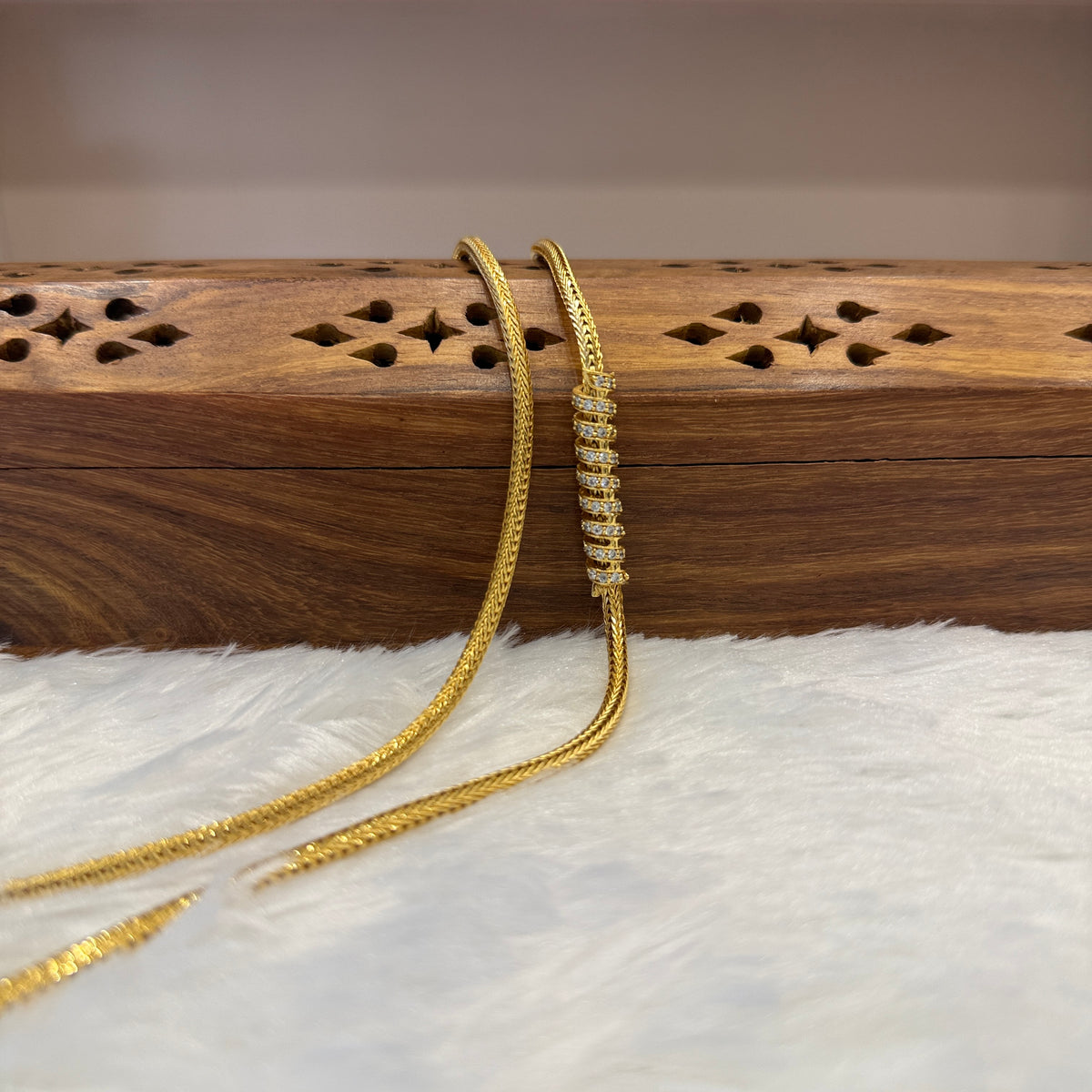 Gold Mugappu Kodi Stone