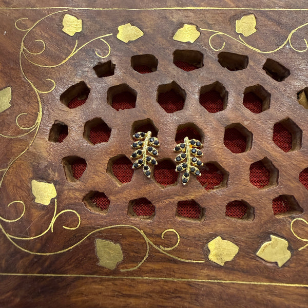 Gold Stud - STG00124