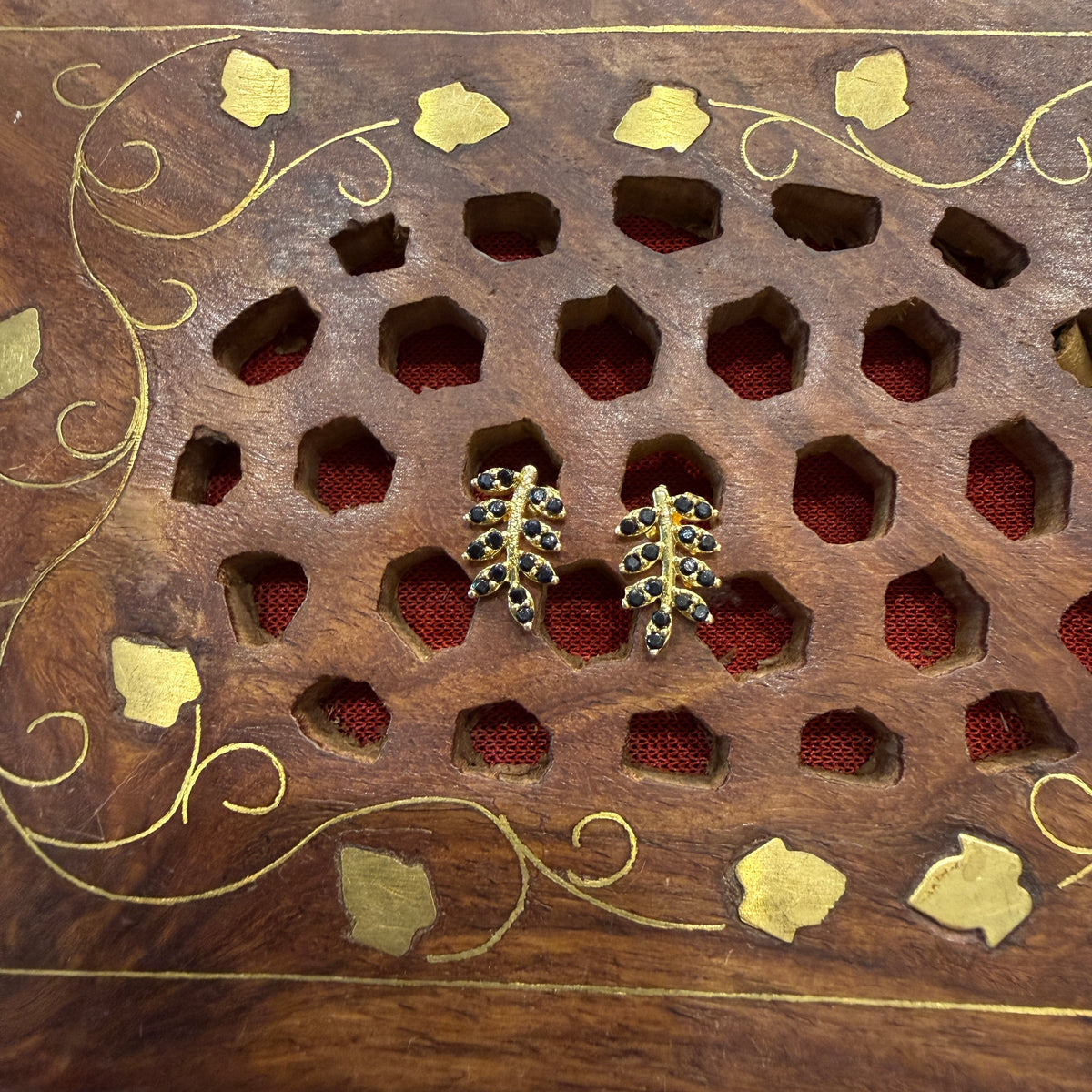 Gold Stud - STG00124
