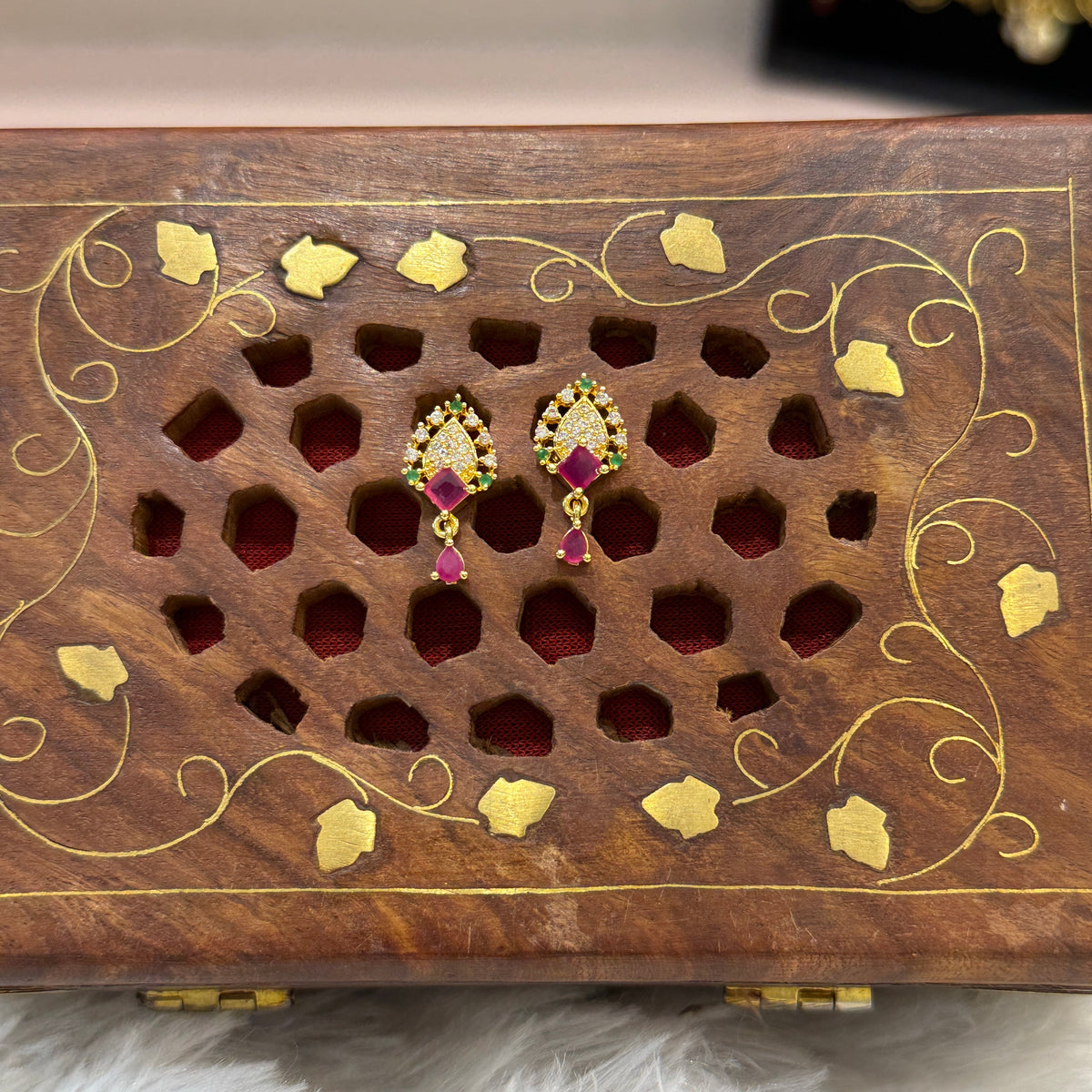 Gold Stud - STG00317