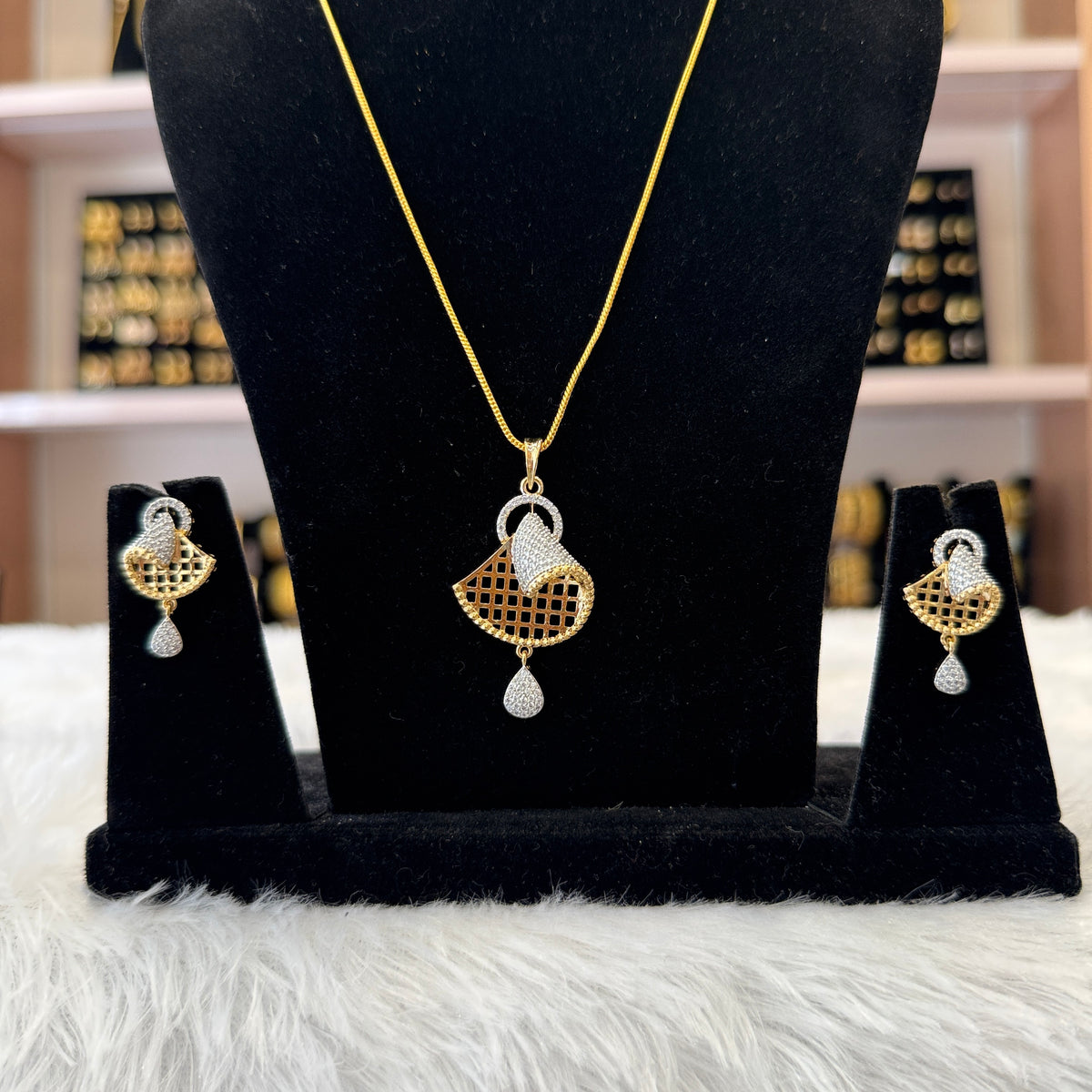 Diamond Pendant Set