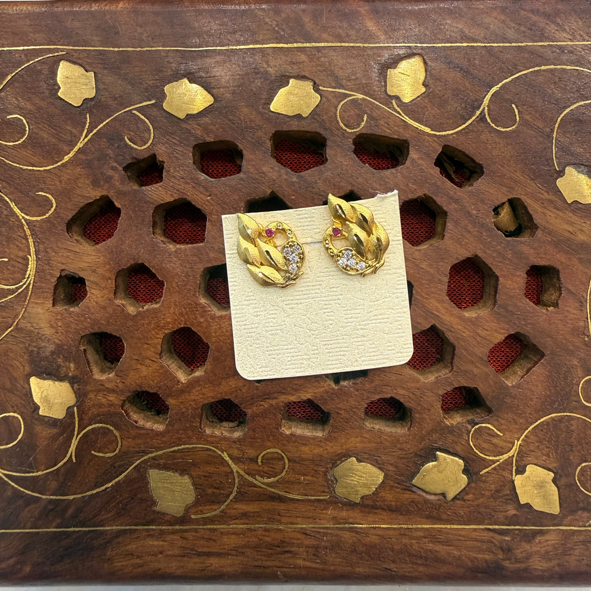 Gold Stud - STG00198