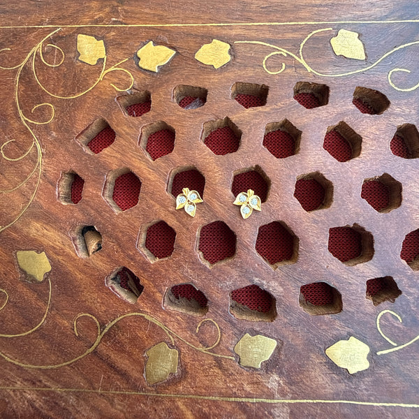 Gold Stud - STG00185