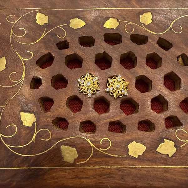 Gold Stud - STG0034