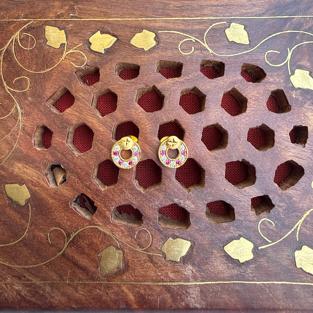 Gold Stud - STG00187