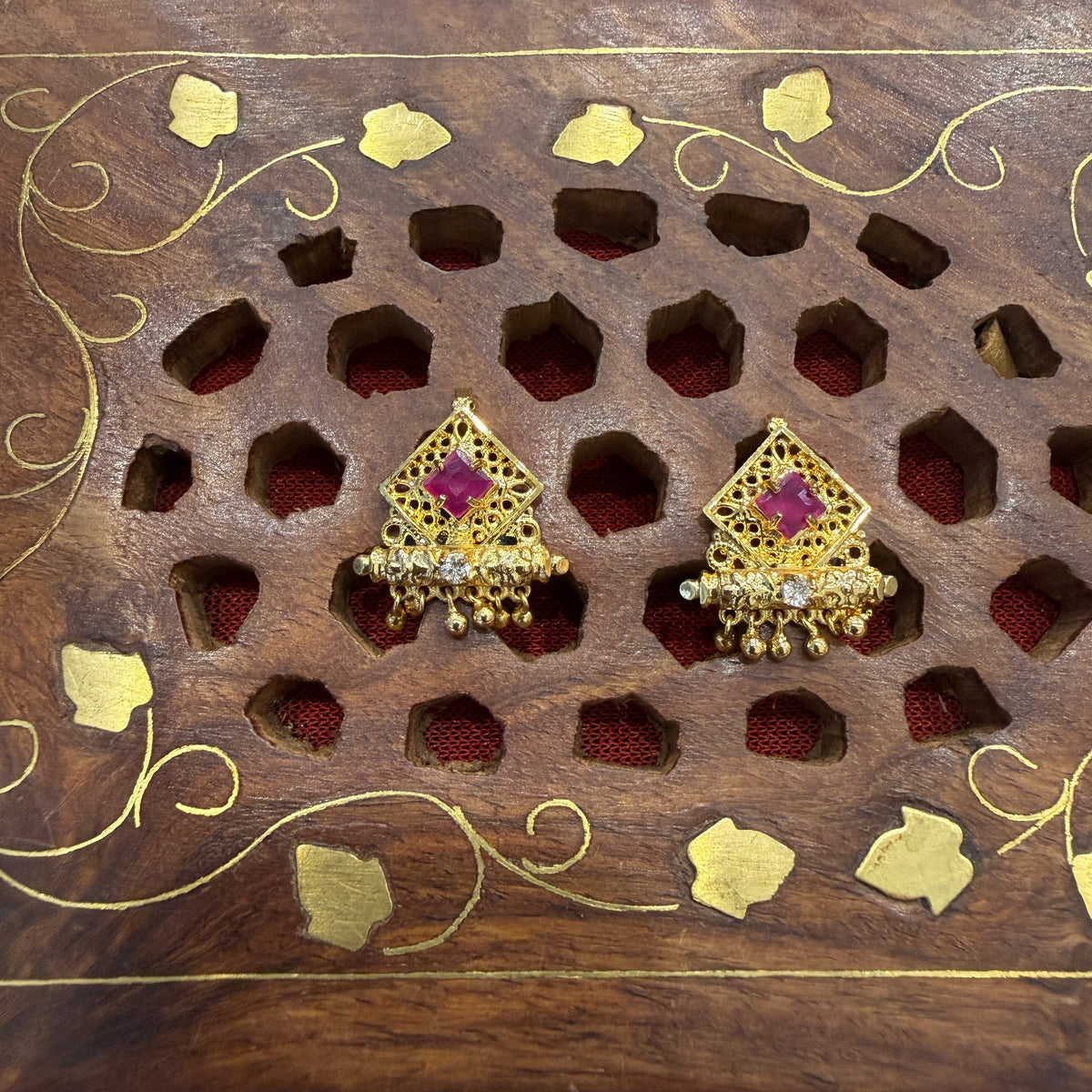 Gold Stud - STG0051