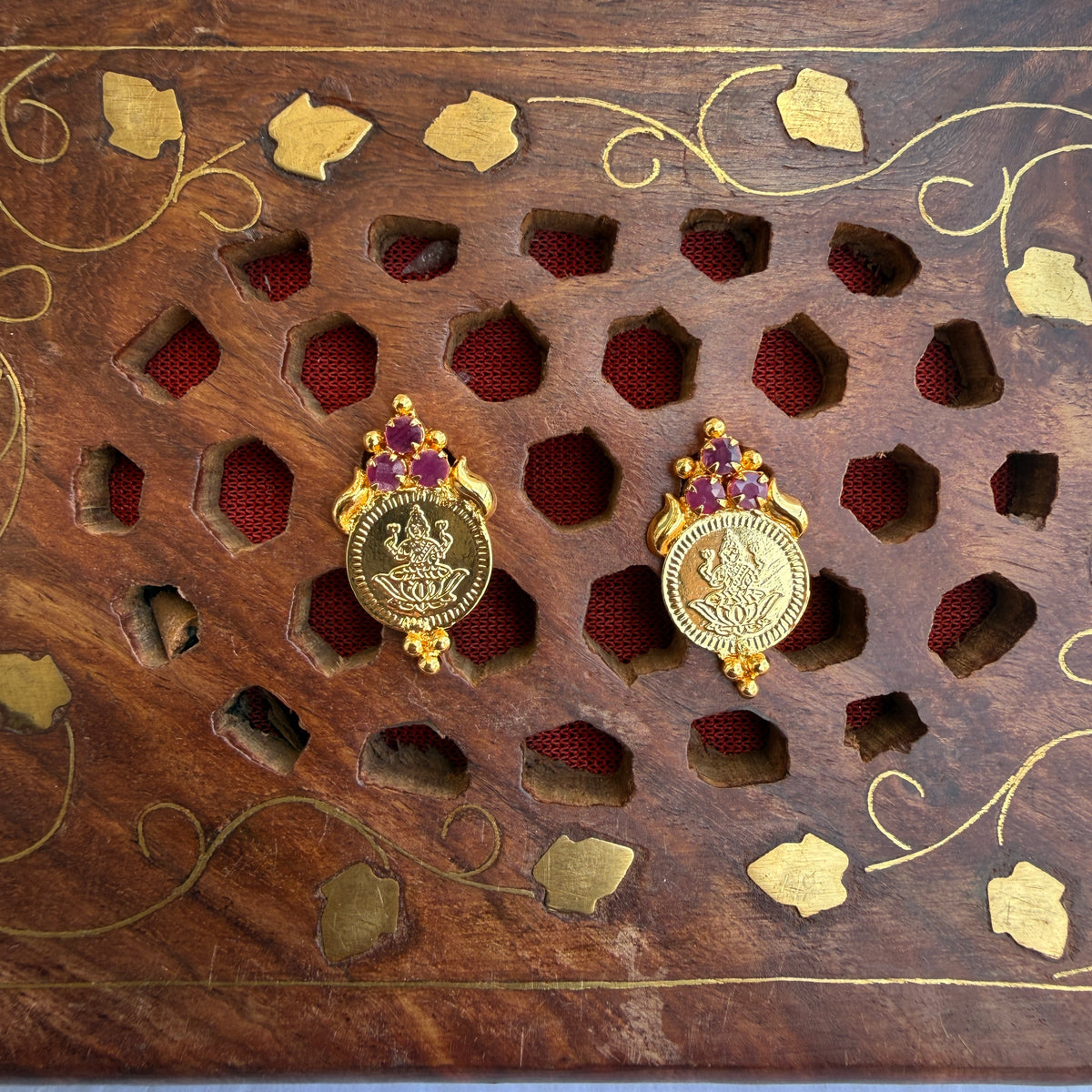 Gold Stud - STG00127