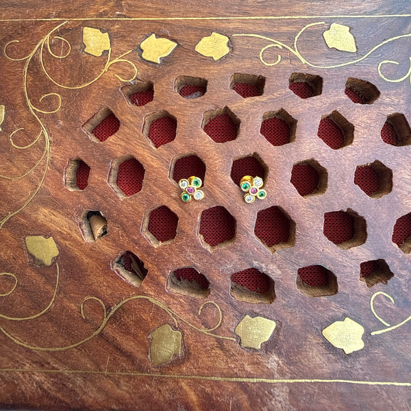 Gold Stud - STG00182