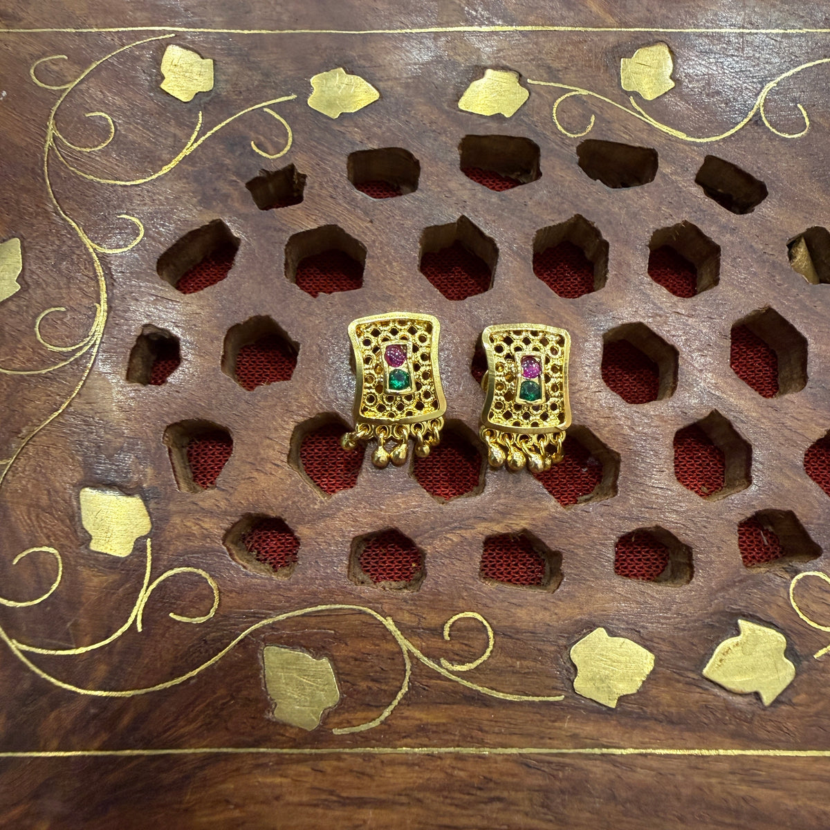 Gold Stud - STG00115