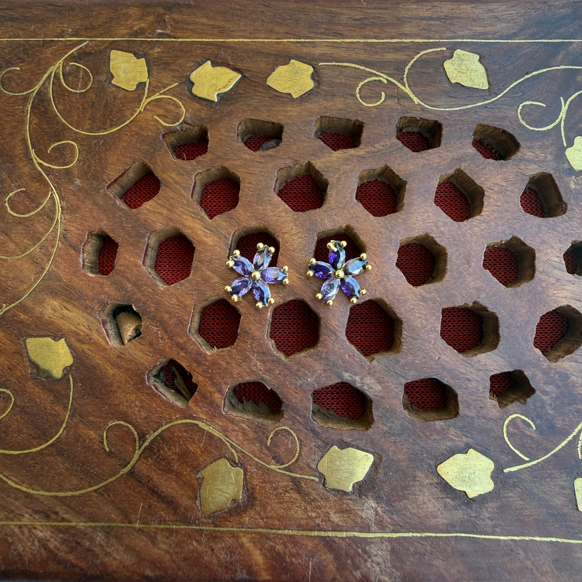 Gold Stud - STG00137
