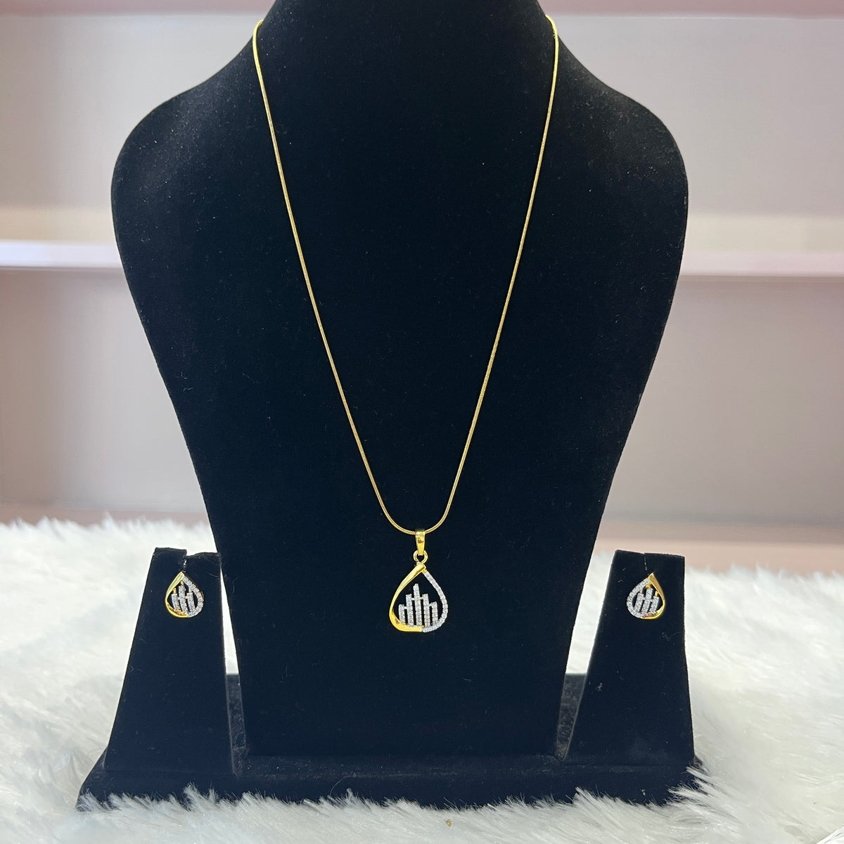 Diamond Pendant Set