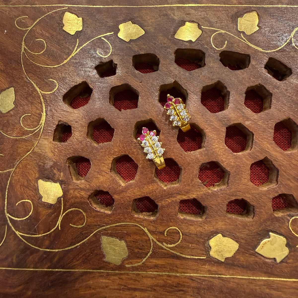 Gold Stud - STG00123