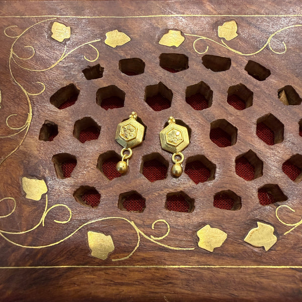 Gold Stud - STG0078